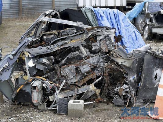 特斯拉碰撞爆炸起火  车