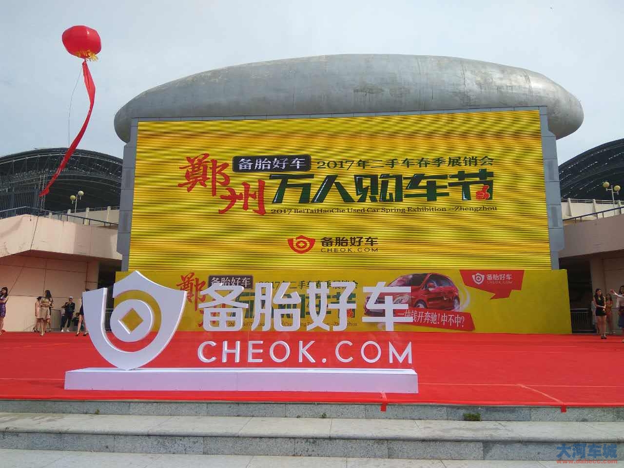 五六十个“维密”模特助