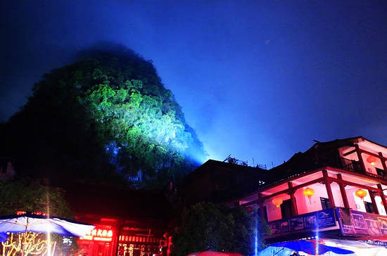 夜色中的西街