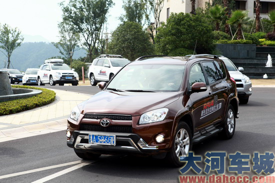 正是一年秋好时，RAV4带