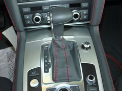 奥迪(进口)  Q7 3.0 TFSI (245kW) 挂档把手特写度特写