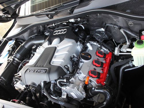 奥迪(进口)  Q7 3.0 TFSI (200kW) 发动机主体特写