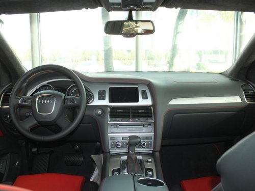 奥迪(进口)  Q7 3.0 TFSI (245kW) 中控台整体