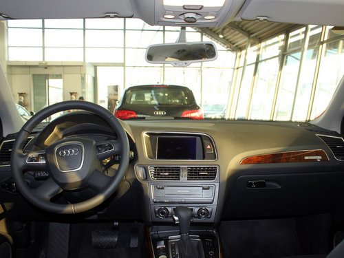 一汽奥迪  Q5 2.0TSI AT 中控台整体