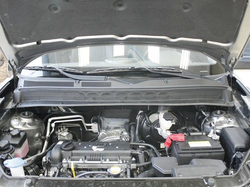 东风悦达起亚  秀尔 1.6 GLS AT 发动机局部特写