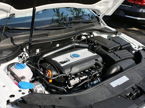 一汽-大众  CC 2.0TSI DSG 发动机主体特写