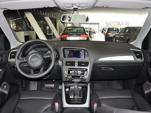 一汽奥迪  奥迪Q5 40 TFSI quattro 中控台整体
