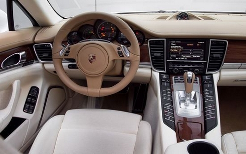 多拉快跑 试2011保时捷Panamera Turbo