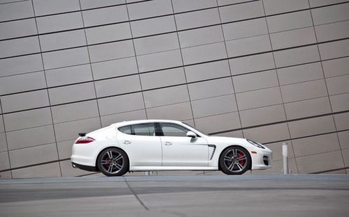 多拉快跑 试2011保时捷Panamera Turbo