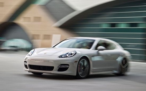 多拉快跑 试2011保时捷Panamera Turbo