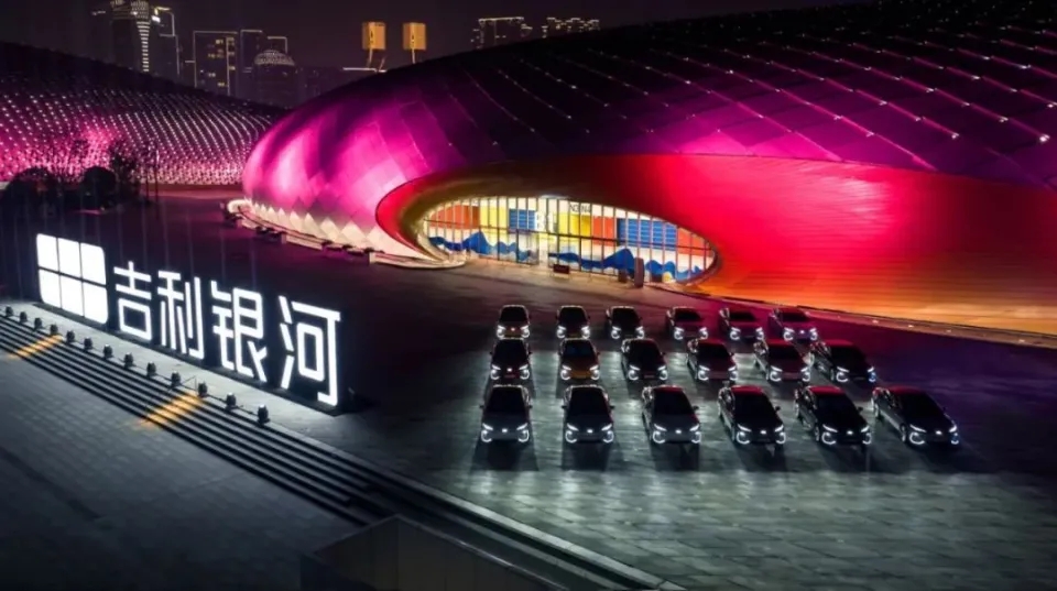 “卷”字当头，吉利“新