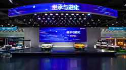 来到丰田展台，我想用三
