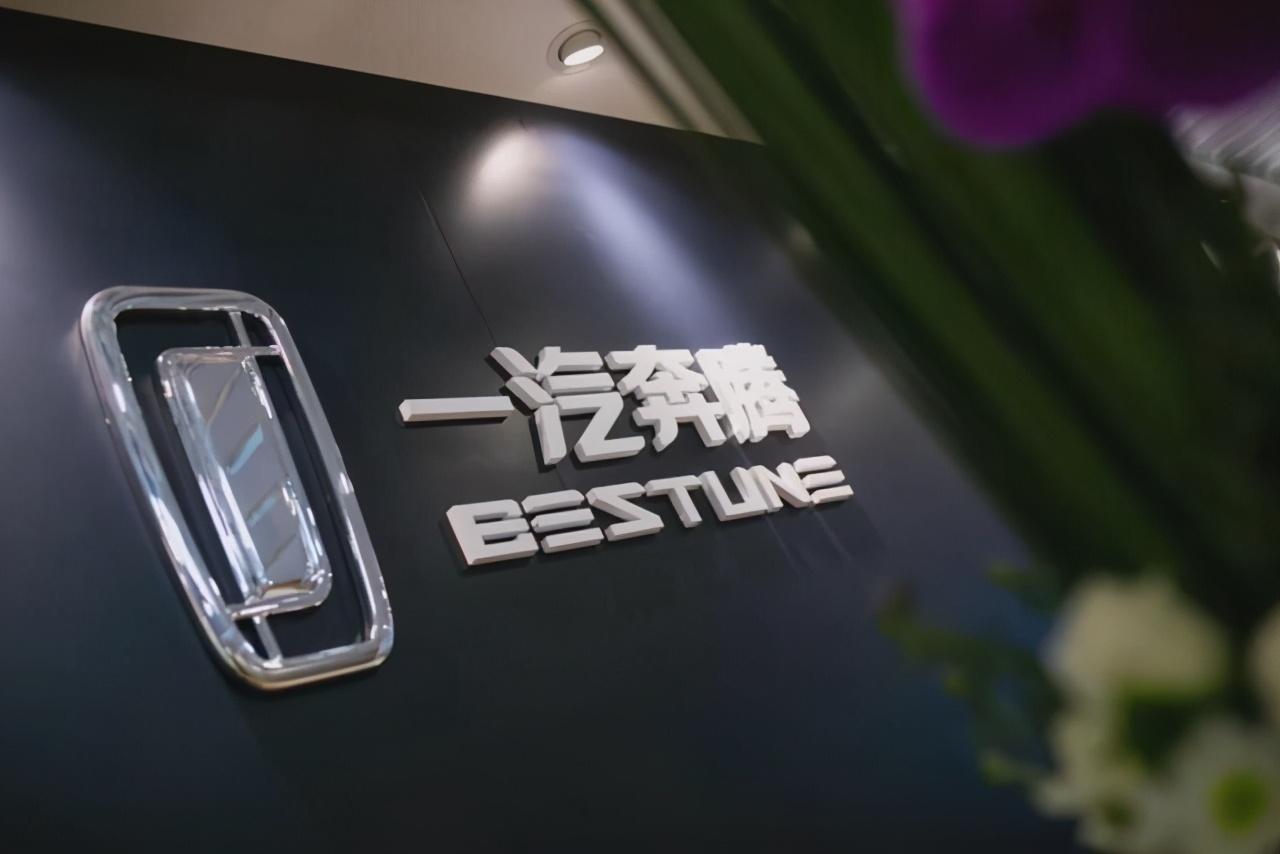 首次引入外部投资者，一
